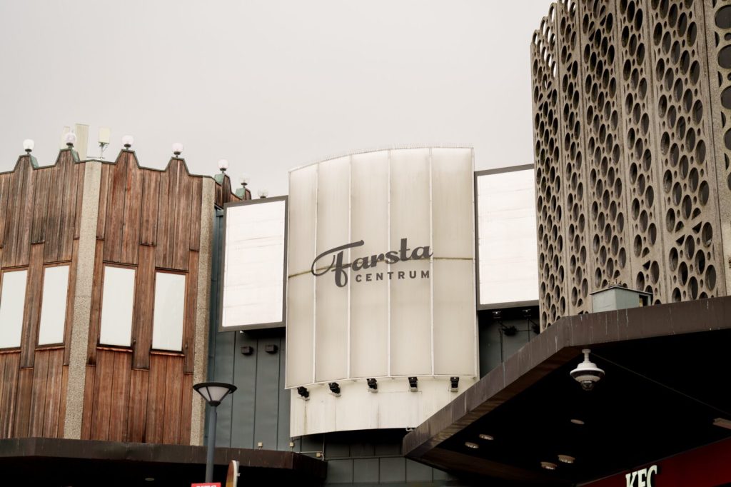 Entrén till Farsta Centrum